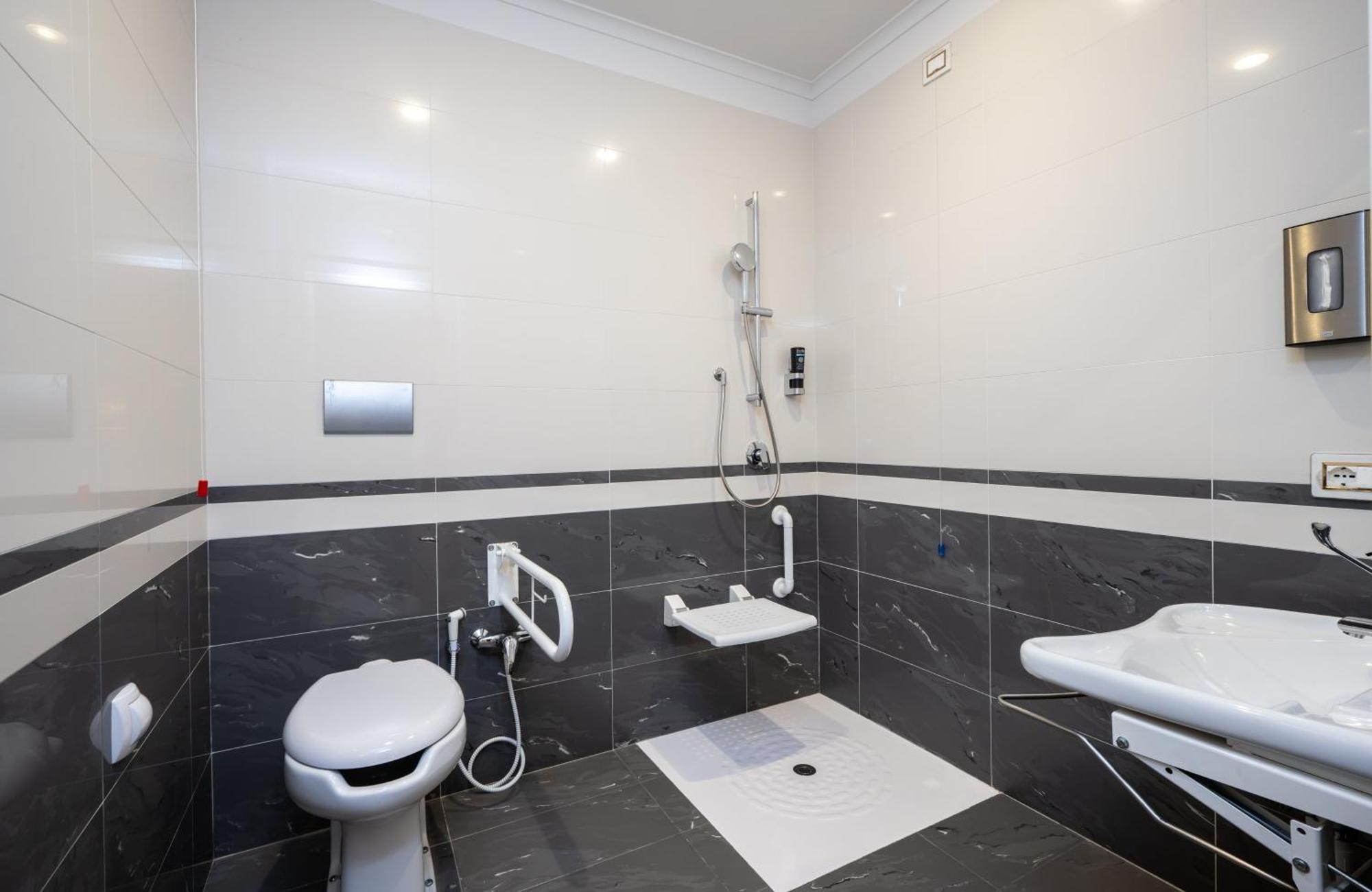 Leonardo Boutique Monti 4*